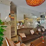 Crown Serenity Ultra 호텔 시데