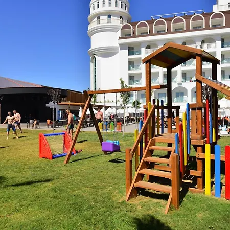 Crown Serenity Ultra Hotell Side