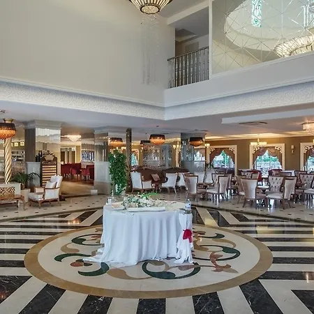 Crown Serenity Ultra Hotell Side