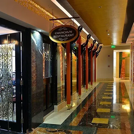 Crown Serenity Ultra Hotell Side