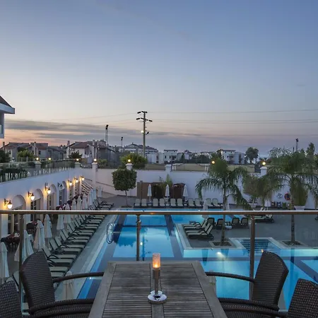 Crown Serenity Ultra Otel Side