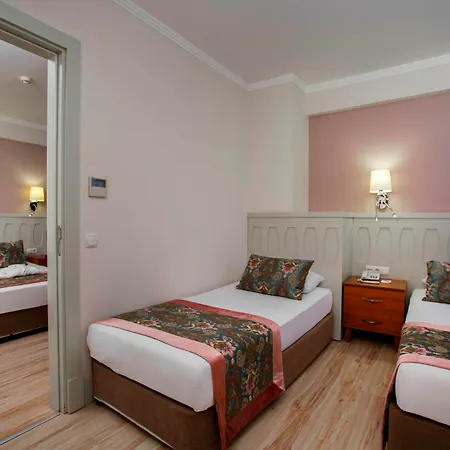 Crown Serenity Ultra Otel Side