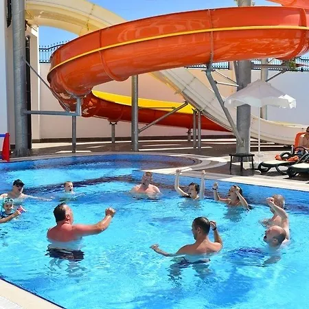 Crown Serenity Ultra ホテル