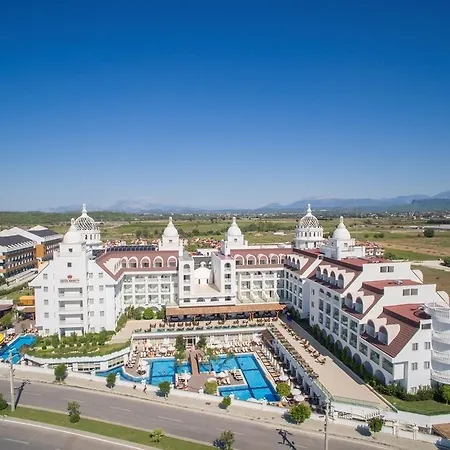 Crown Serenity Ultra Hotel Side