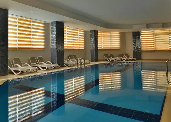 Crown Serenity Ultra 5* سيدي