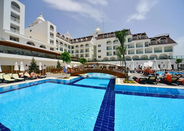 Crown Serenity Ultra فندق