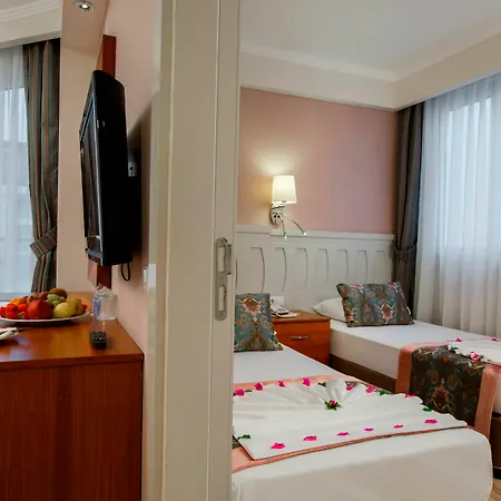 Crown Serenity Ultra 5* سيدي