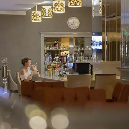 Crown Serenity Ultra 5* سيدي